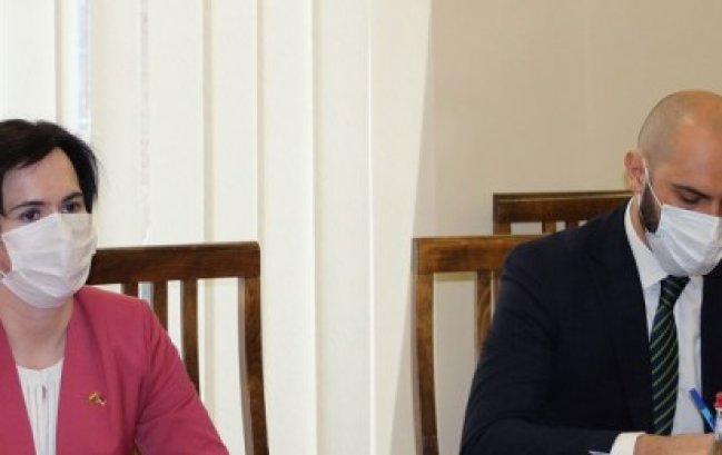 Ambasadorė I. Stanytė-Toločkienė susitiko su Armėnijos aplinkos ministru Romanos Petrosyanu