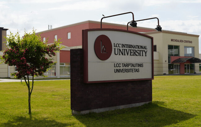 Karo kankinamų šalių jaunuoliai mokslo aukštumų siekia LCC tarptautiniame universitete