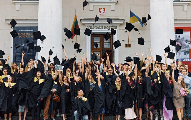 Europos humanitarinio universiteto diplomų įteikimo šventėje paminėti išskirtiniai absolventų...
