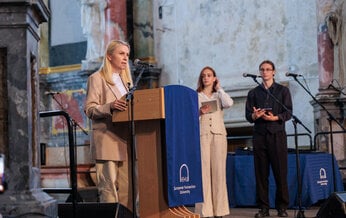 Stiprinant demokratiją per europinį išsilavinimą: EHU išleido naują absolventų laidą  